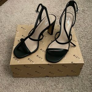 Mix No. 6 - Black Heels (Style Aliciana) SIZE 8